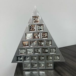 Mirrored modern advent calendar